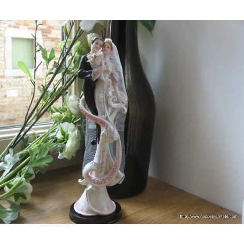 Figurine couple mariés élégants