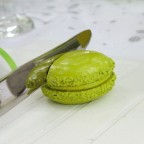 Lot de 2 marque place macaron vert pour décorer votre table sur le thème de la gourmandise