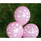 ballon bleu ou rose avec nuages blancs pour pour baby shower party pour fêter bébé avant sa naissance.