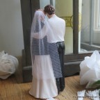 Figurine mariés tendrement enlacés