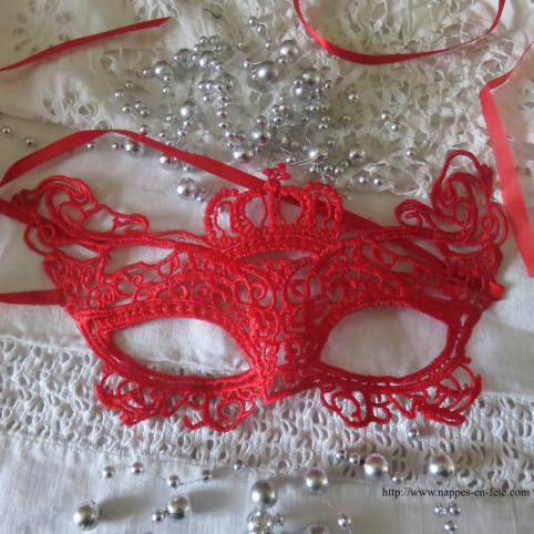 Masque vénitien en dentelle rouge, modèle Alexandrine- grand modèle