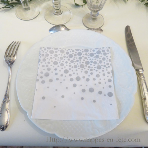 Serviette de table en papier motif ronds argentés