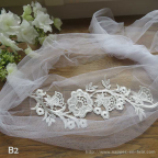 headband, bandeau de tulle avec fleurs en broderie pour mariée