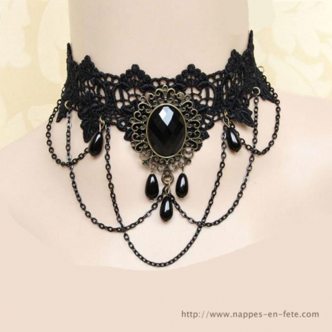 collier gothique noir avec double médaillon
