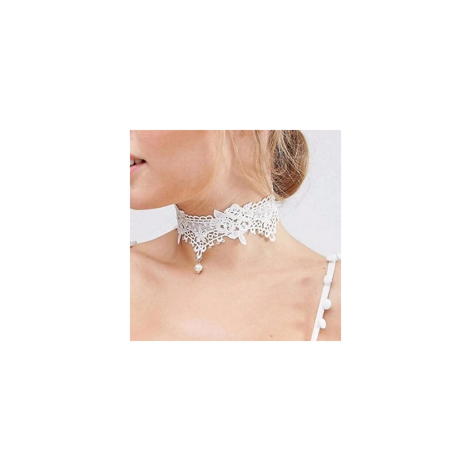 collier gothique en dentelle blanche avec perles